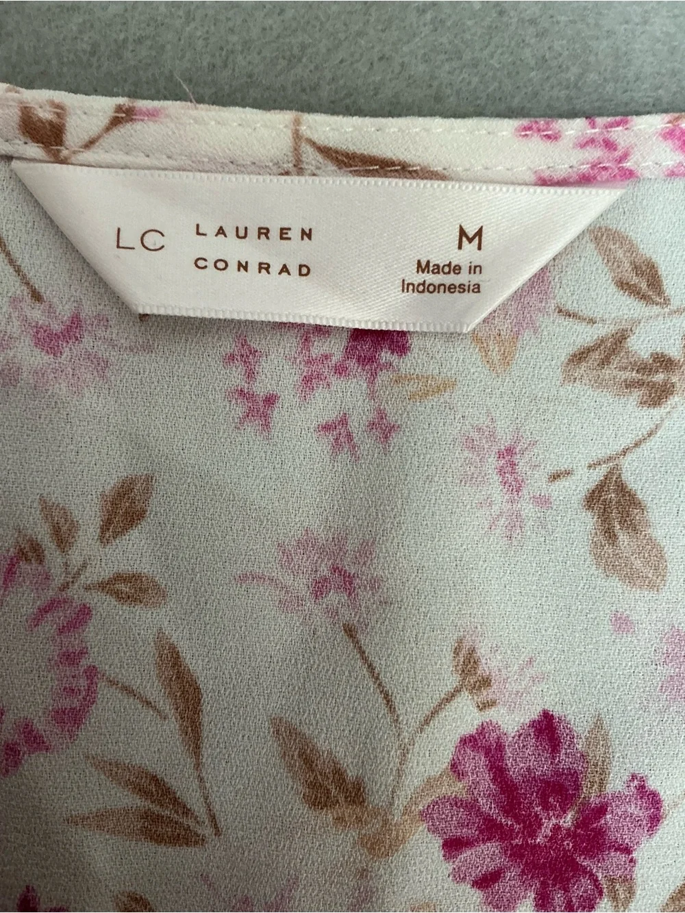 Lauren Conrad Pink White Floral Wrap Dress M Short Flutter Sleeve V-Neck Boho